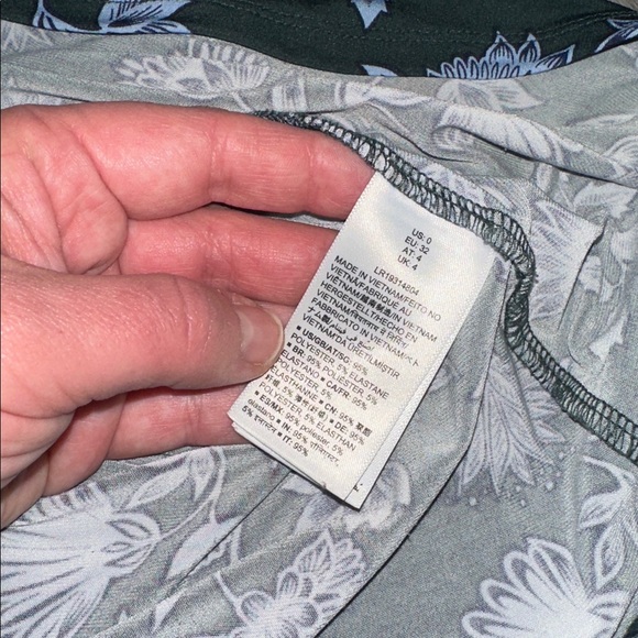 Lark & Ro Navy Dress with light blue Floral Design size 0 - Picture 5 of 9